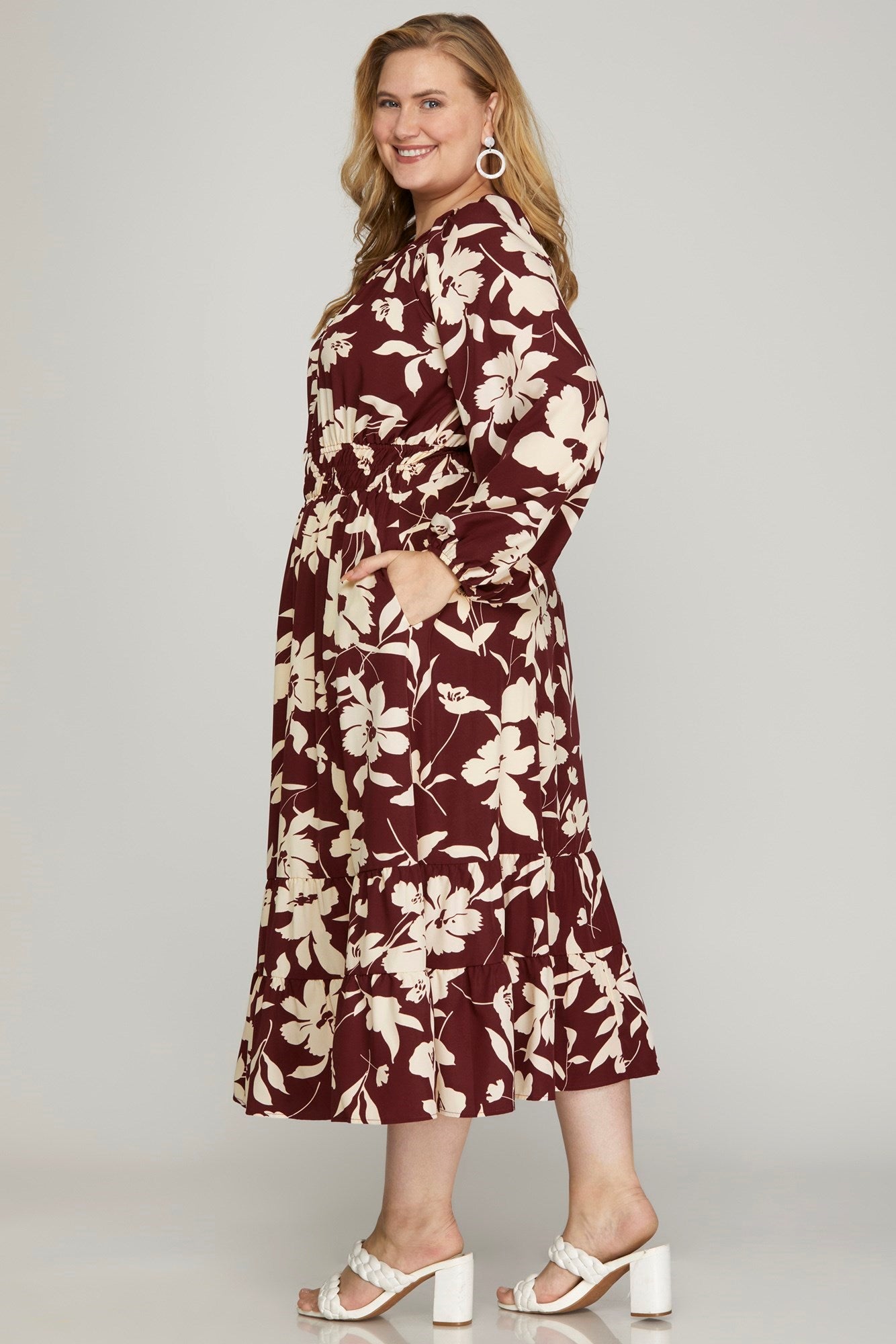 Riley Floral Plus Size Midi Dress IZEL BOUTIQUE Riley Floral Plus Size Midi Dress IZEL BOUTIQUE